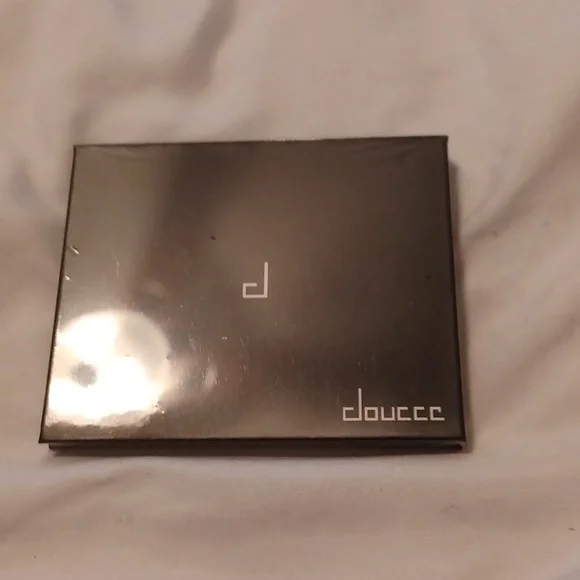 Doucce Black Makeup On The Go Palette - Picture 3 of 3